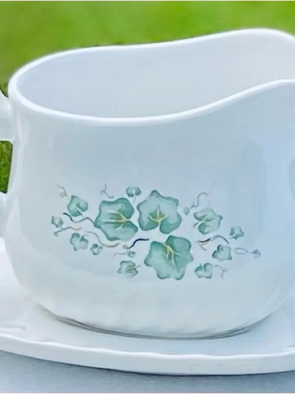 Corelle Coordinates Callaway Ivy Swirl Pattern Gravy Boat and Under Plate
